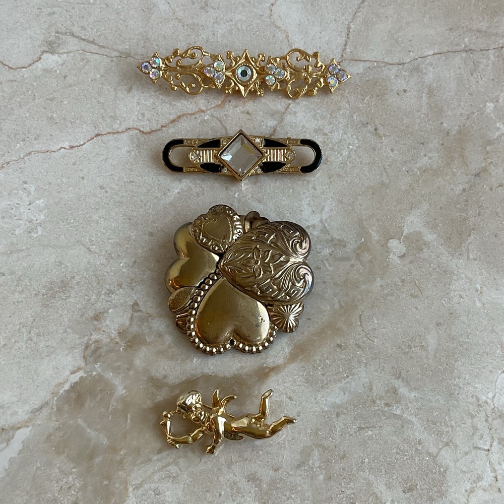 Vintage Brooch Set